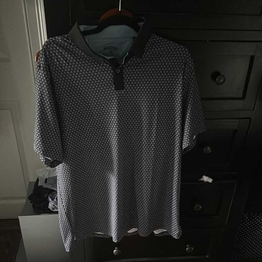 Rhône Large Black and Gray Polo Shirt with Textured Design